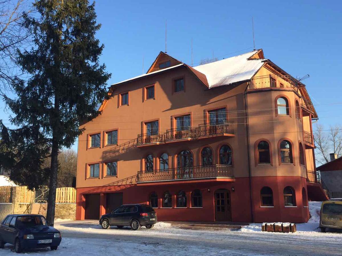 Franc Hotel Yasinya Exterior photo
